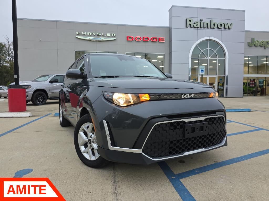 2024 Kia Soul LX's photo