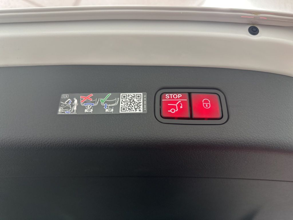 2026 Mercedes Benz GLC 300 photo 20