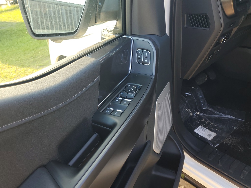 2025 Ford F-150 Lariat photo 6