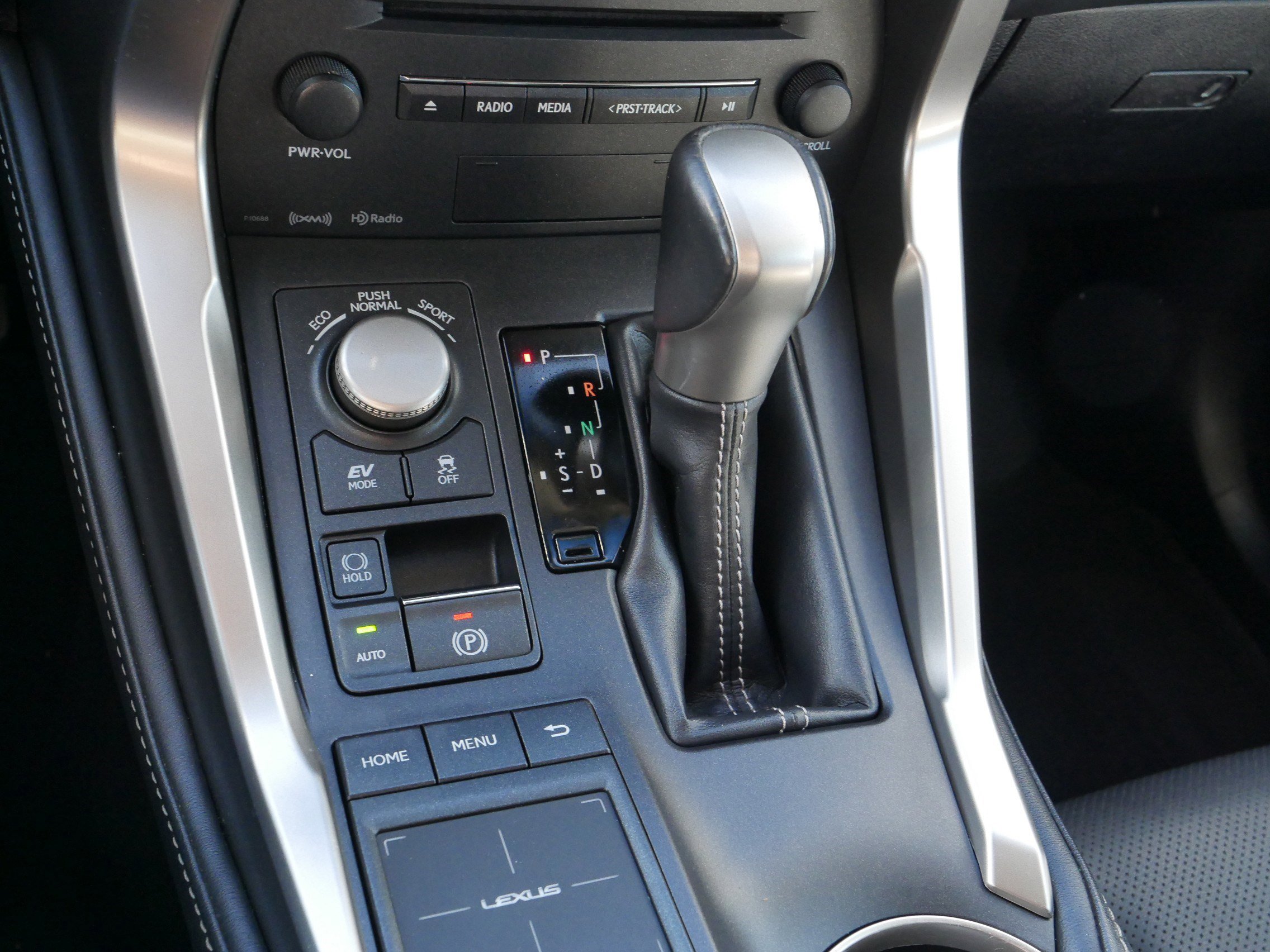 2016 Lexus NX 300h Luxury photo 24