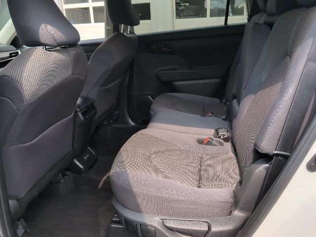 2024 Toyota Highlander LE photo 33
