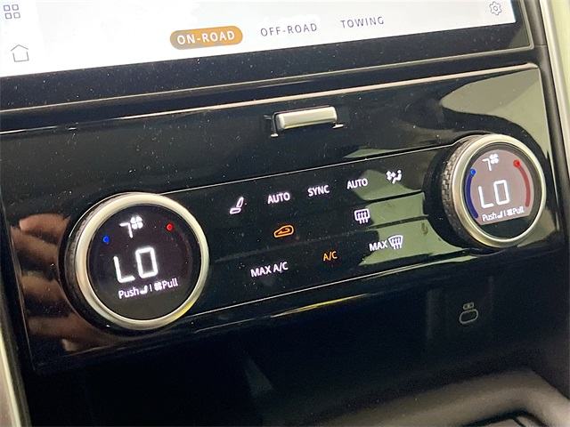 2024 Land Rover Discovery S photo 13