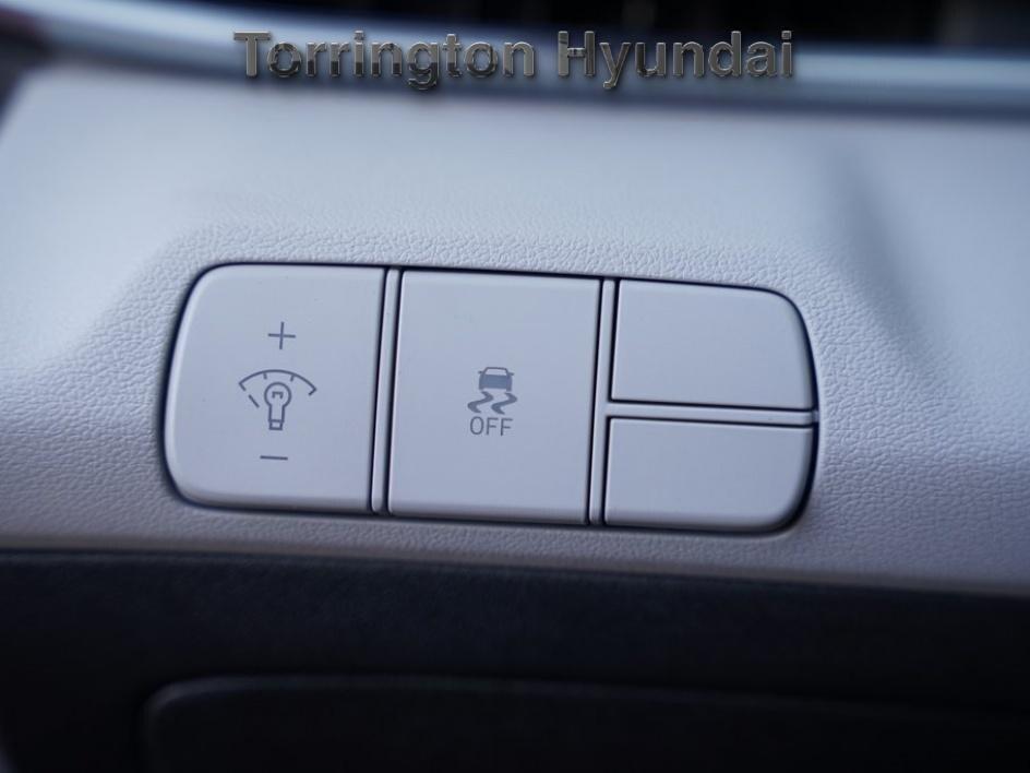 2025 Hyundai Elantra Limited photo 12
