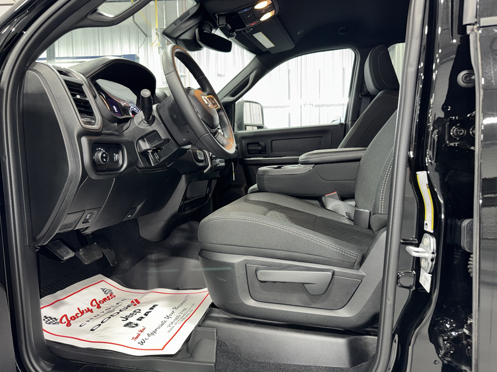 2025 Ram 2500 Tradesman photo 2