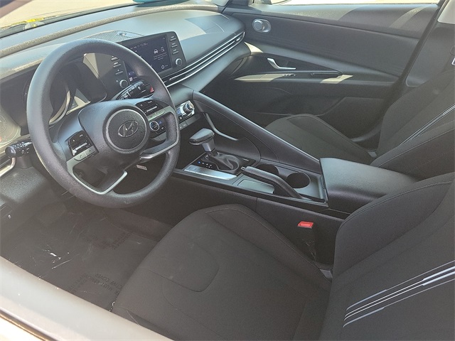 2023 Hyundai Elantra SEL photo 9