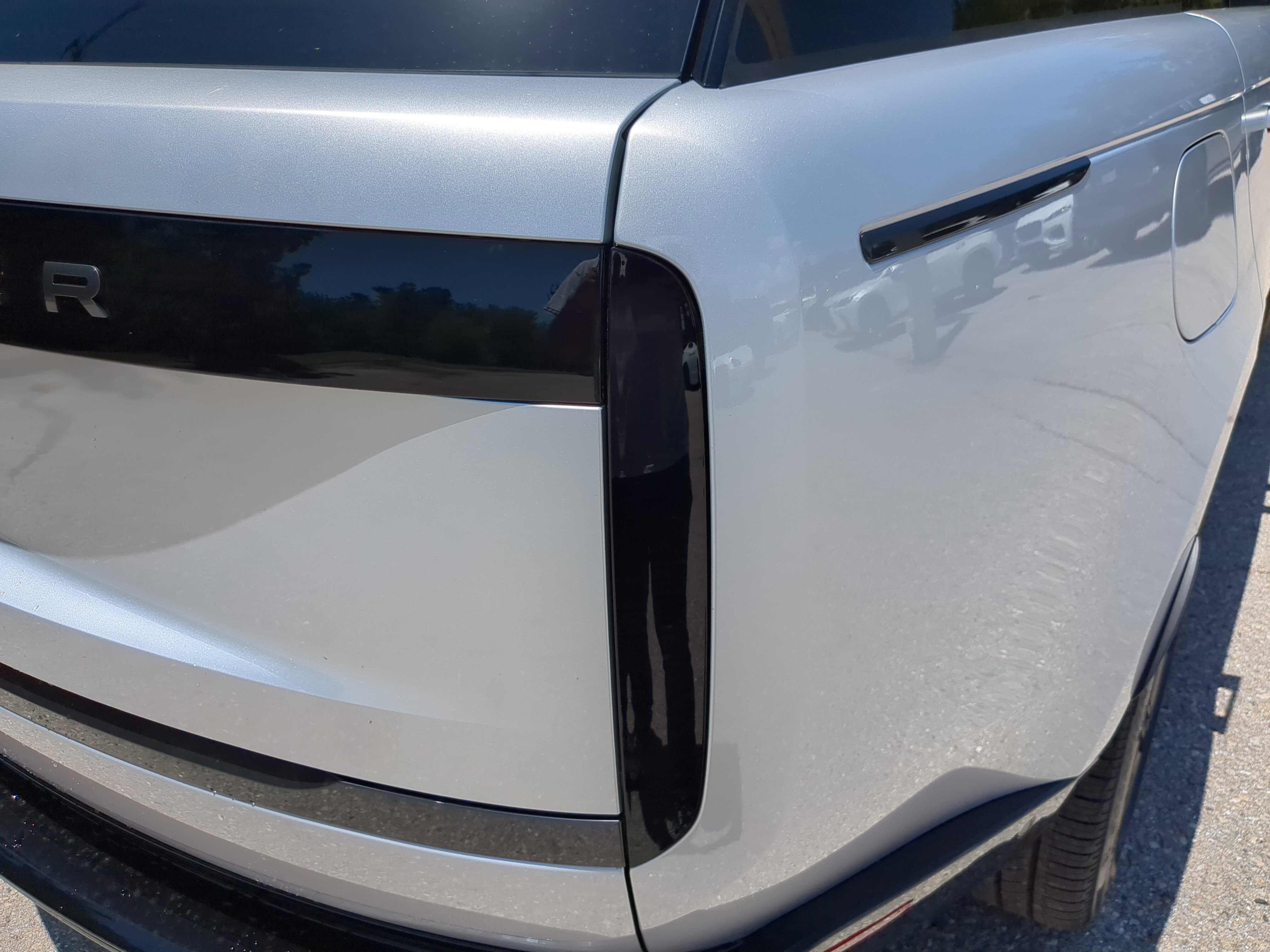 2025 Land Rover Range Rover SE photo 6