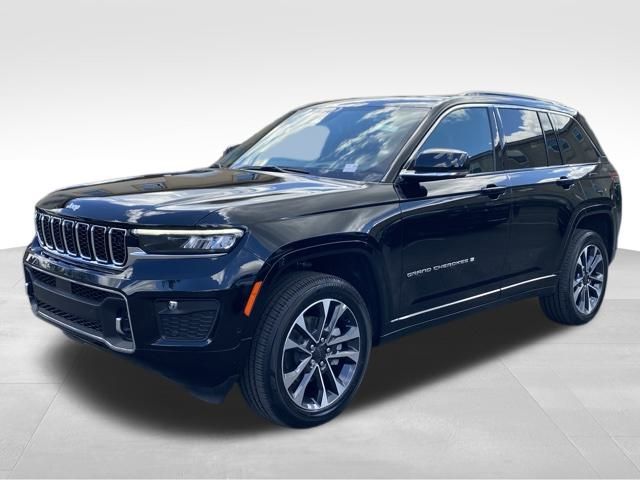 2025 Jeep Grand Cherokee Overland photo 3