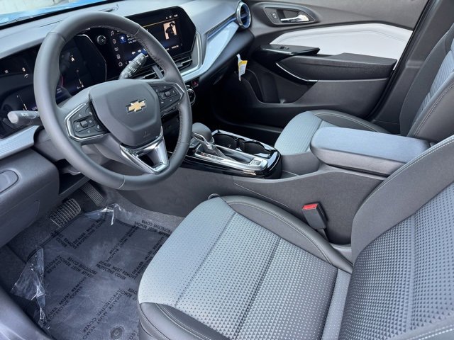 2025 Chevrolet Trax LT photo 8