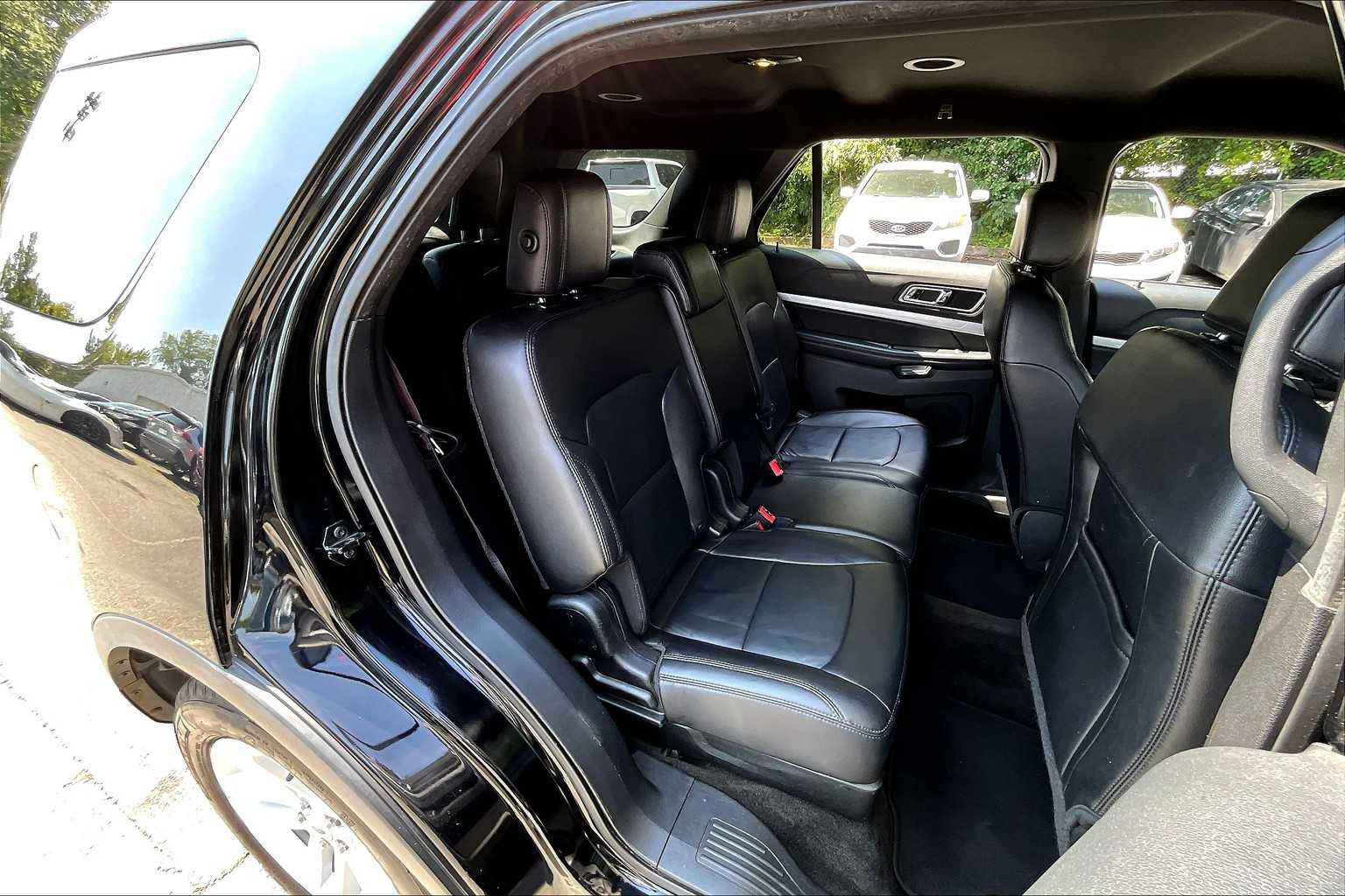 2017 Ford Explorer XLT photo 17