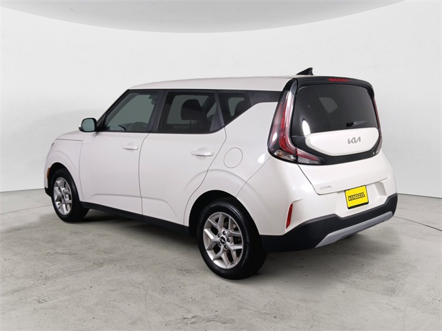 2023 Kia Soul LX photo 2