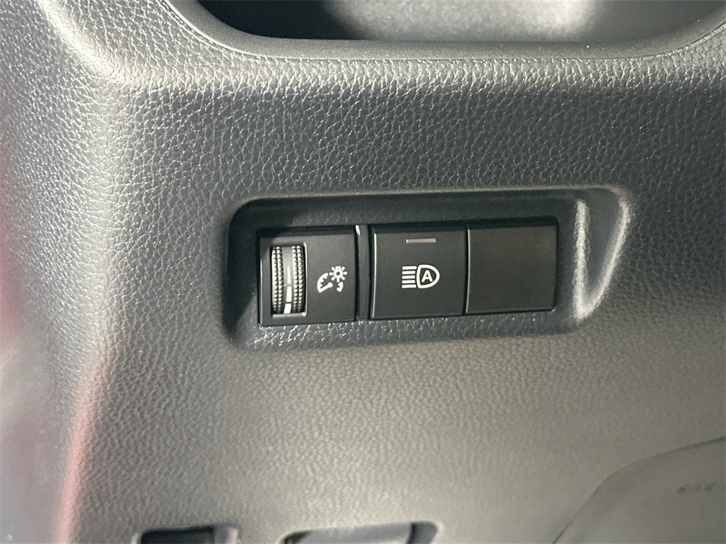 2019 Toyota RAV4 Hybrid LE photo 16