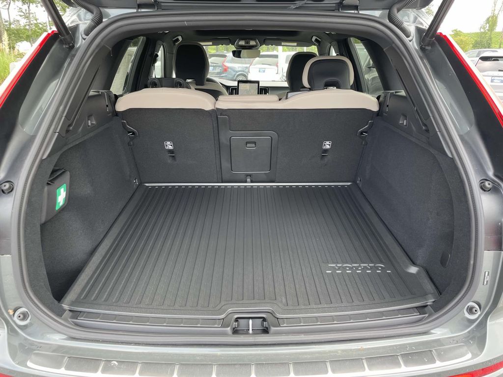 2026 Volvo XC60 B5 Core photo 30