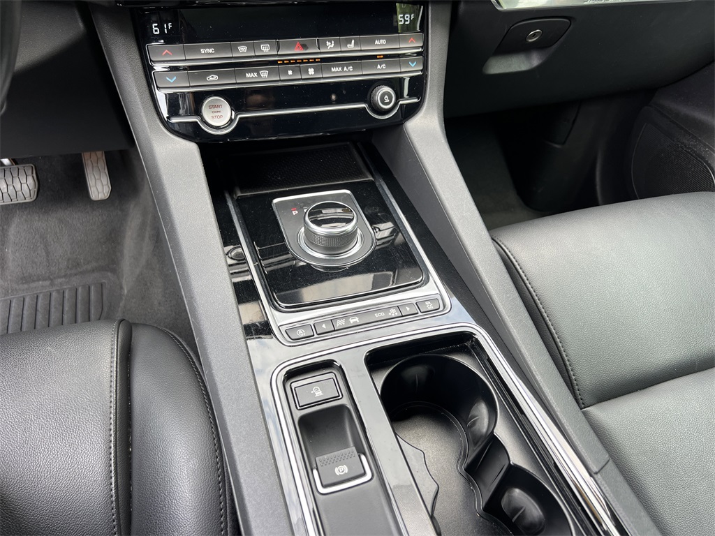 2020 Jaguar F-PACE Premium photo 25