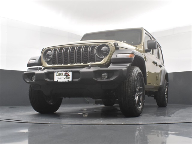2025 Jeep Wrangler photo 19
