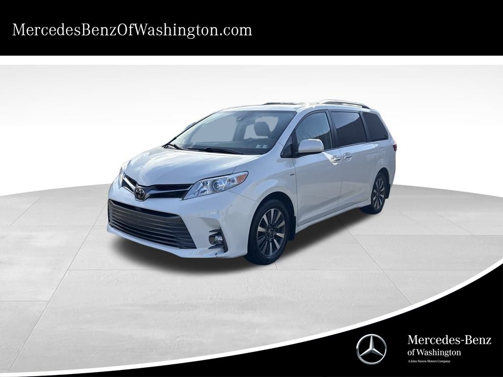 2019 Toyota Sienna XLE Premium's photo