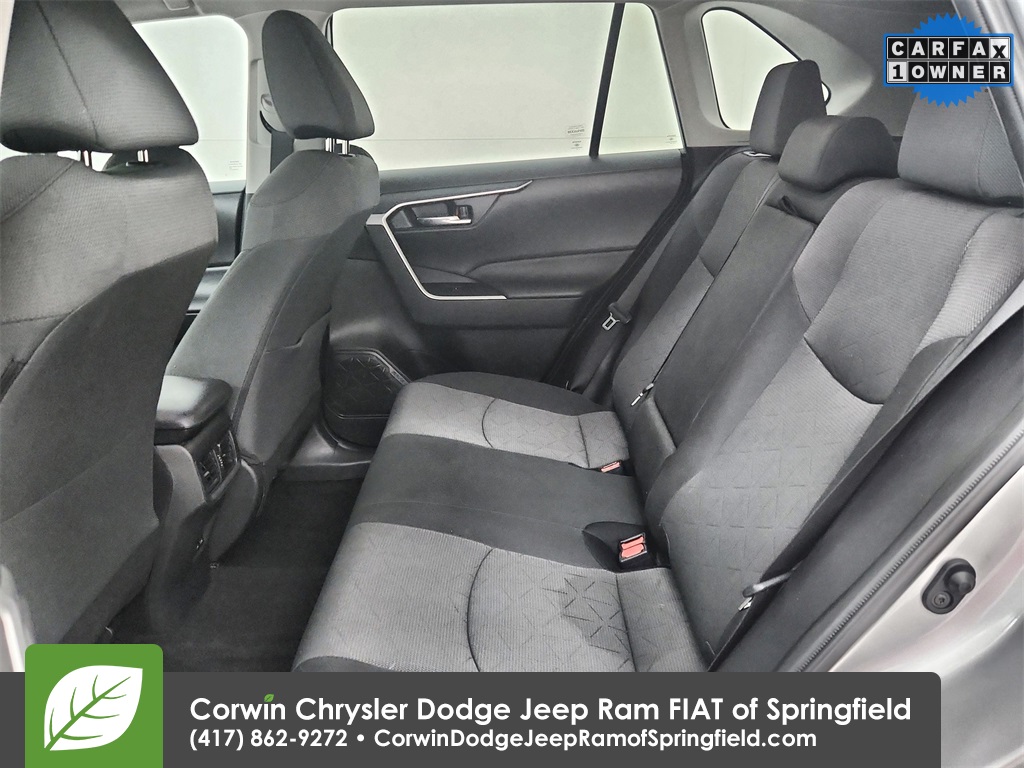 2024 Toyota RAV4 XLE photo 29