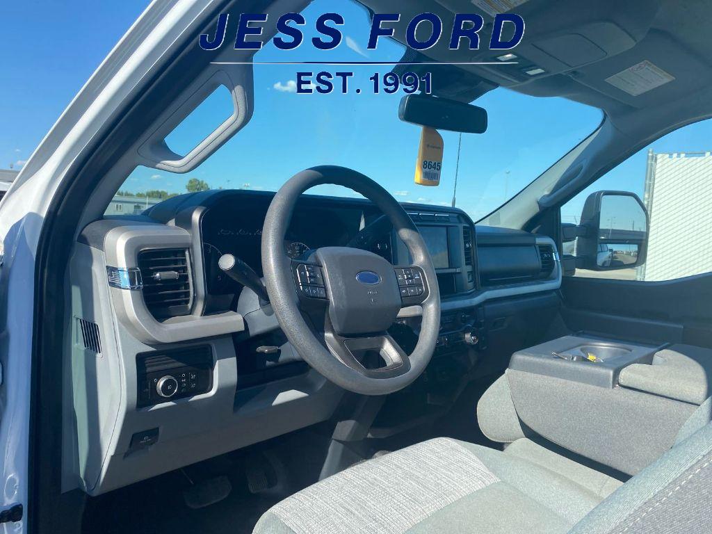 2023 Ford F-350 XLT photo 6