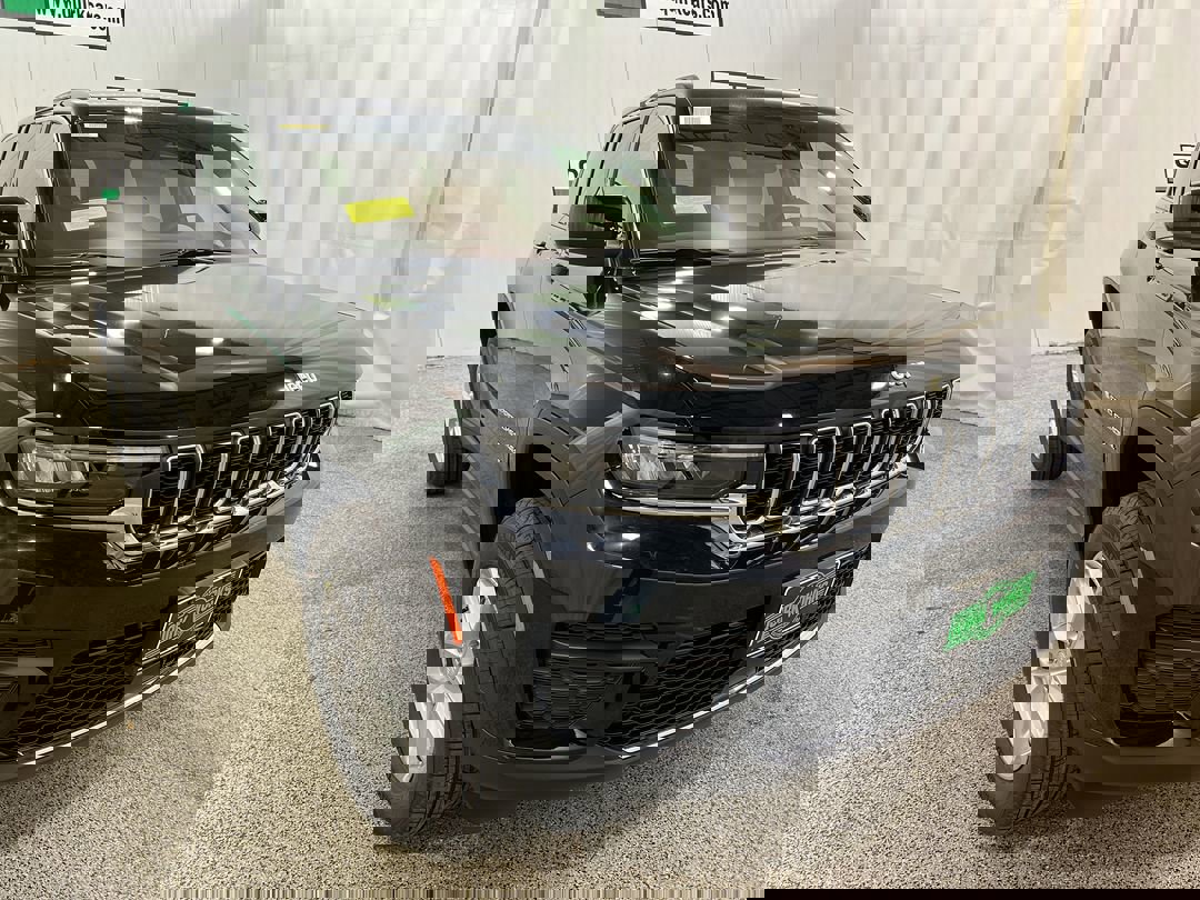 2025 Jeep Grand Cherokee Laredo's photo