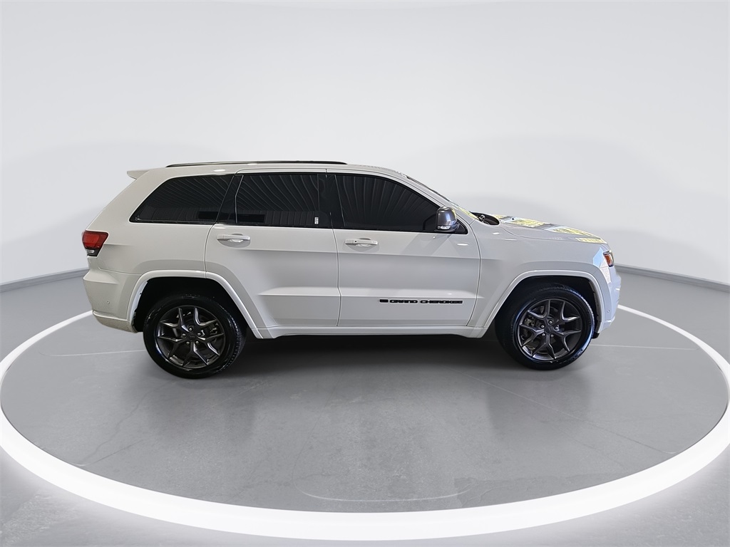 2021 Jeep Grand Cherokee Anniversary Edition photo 9