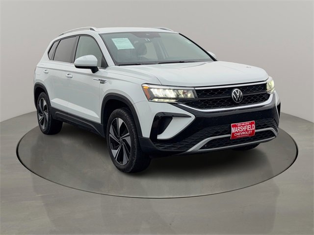 2024 Volkswagen Taos SE's photo