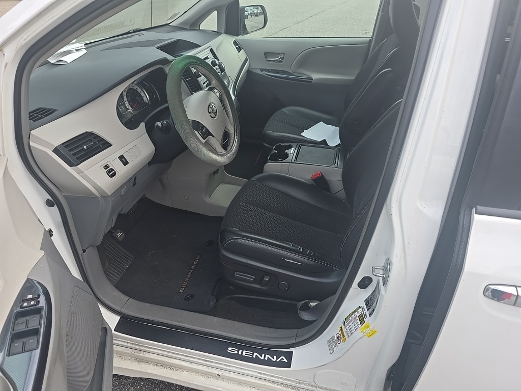 2014 Toyota Sienna SE photo 12