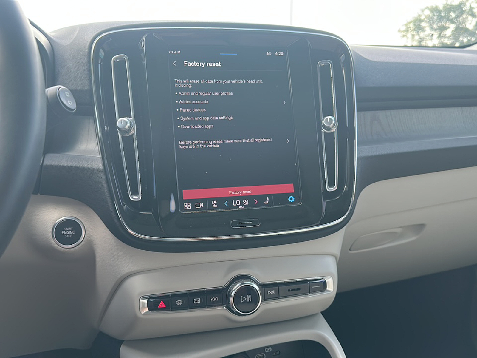 2023 Volvo XC40 Plus photo 17