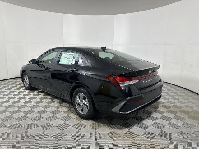 2025 Hyundai Elantra SE photo 4