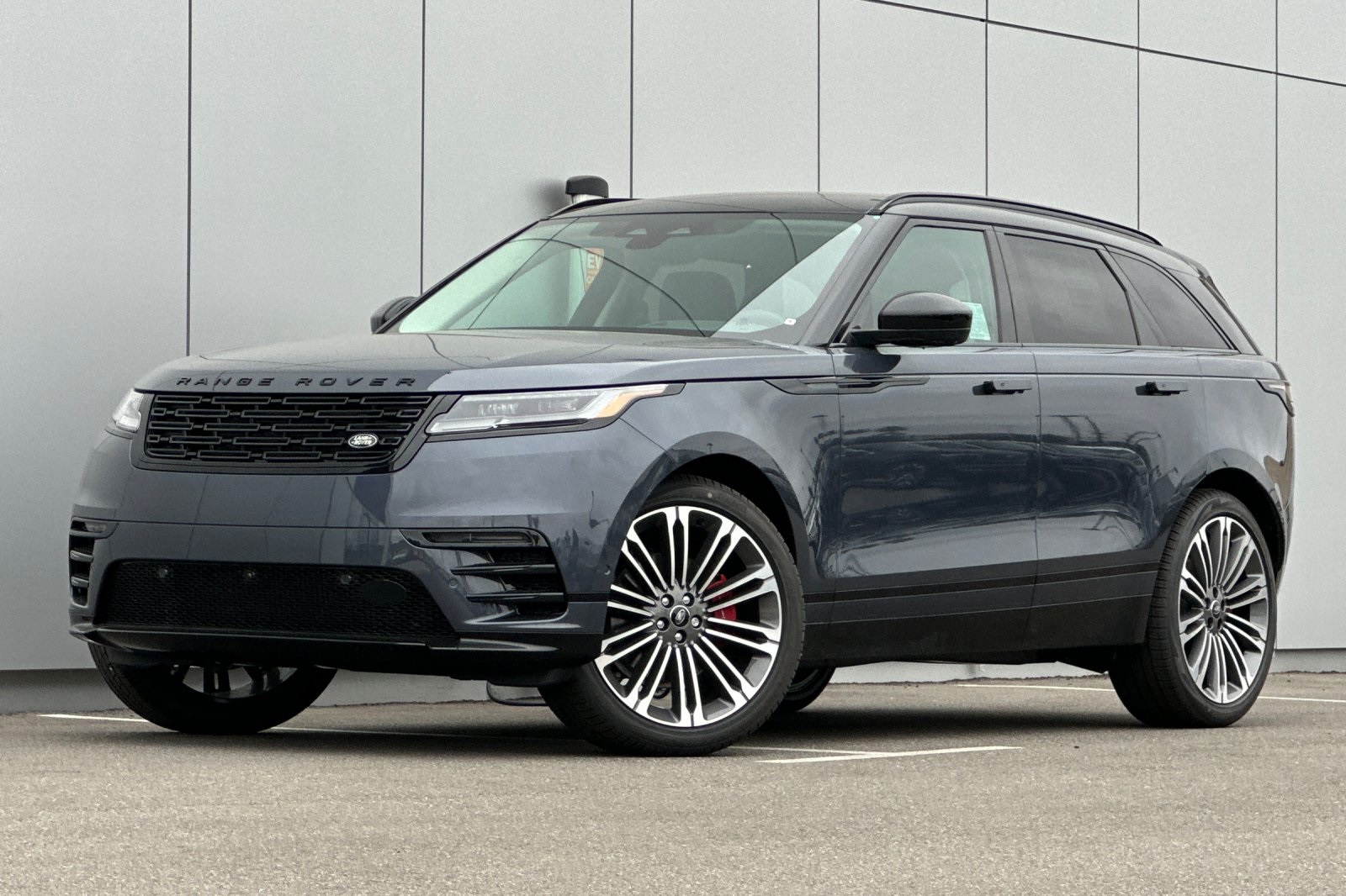 2025 Land Rover Range Rover Velar Dynamic SE