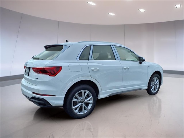 2025 Audi Q3 S line Premium photo 4