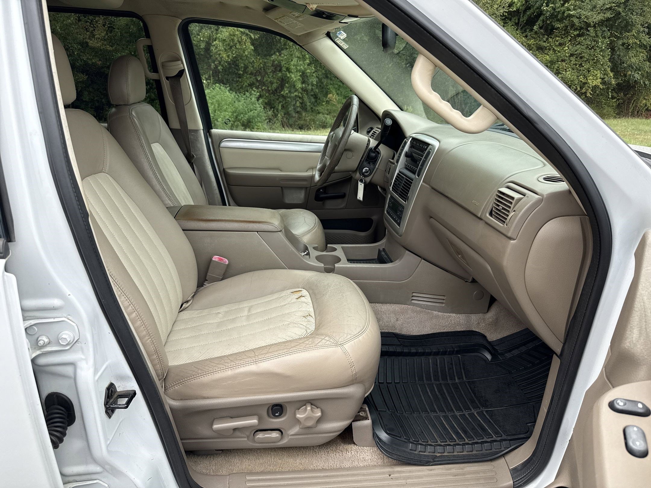 2004 Mercury Mountaineer photo 23