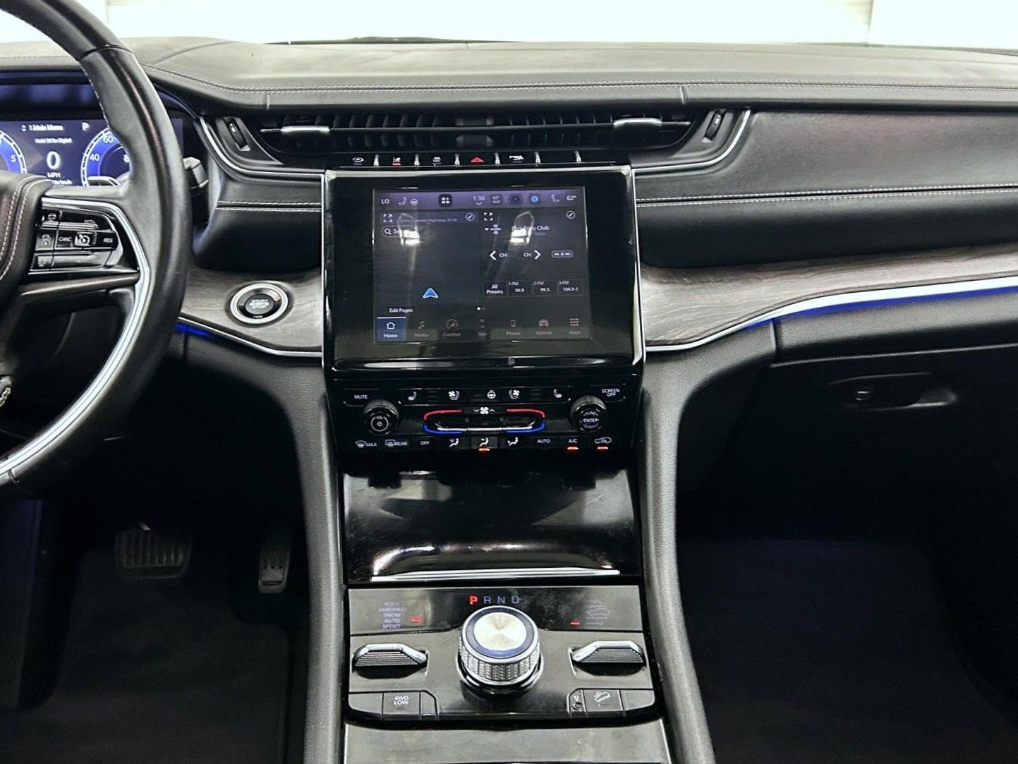 2022 Jeep Grand Cherokee Overland photo 12