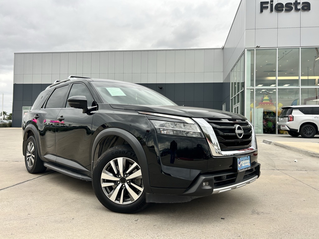 2023 Nissan Pathfinder SL's photo