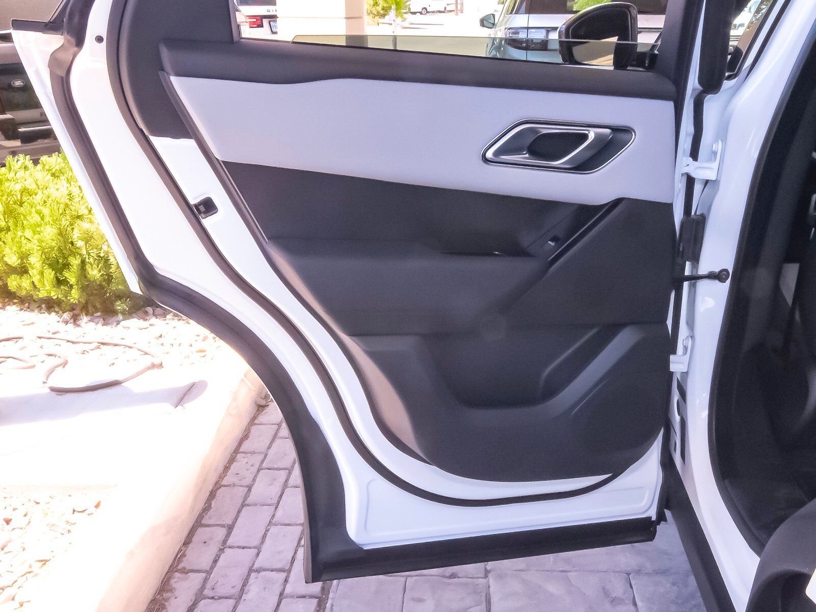 2026 Land Rover Range Rover Velar SE photo 42