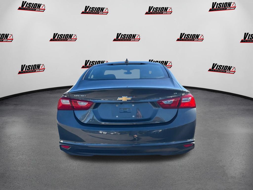 2017 Chevrolet Malibu 1LT photo 6