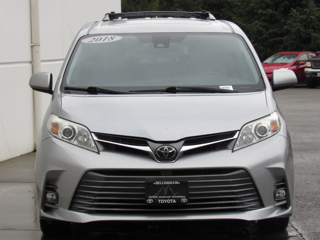 2018 Toyota Sienna XLE photo 3