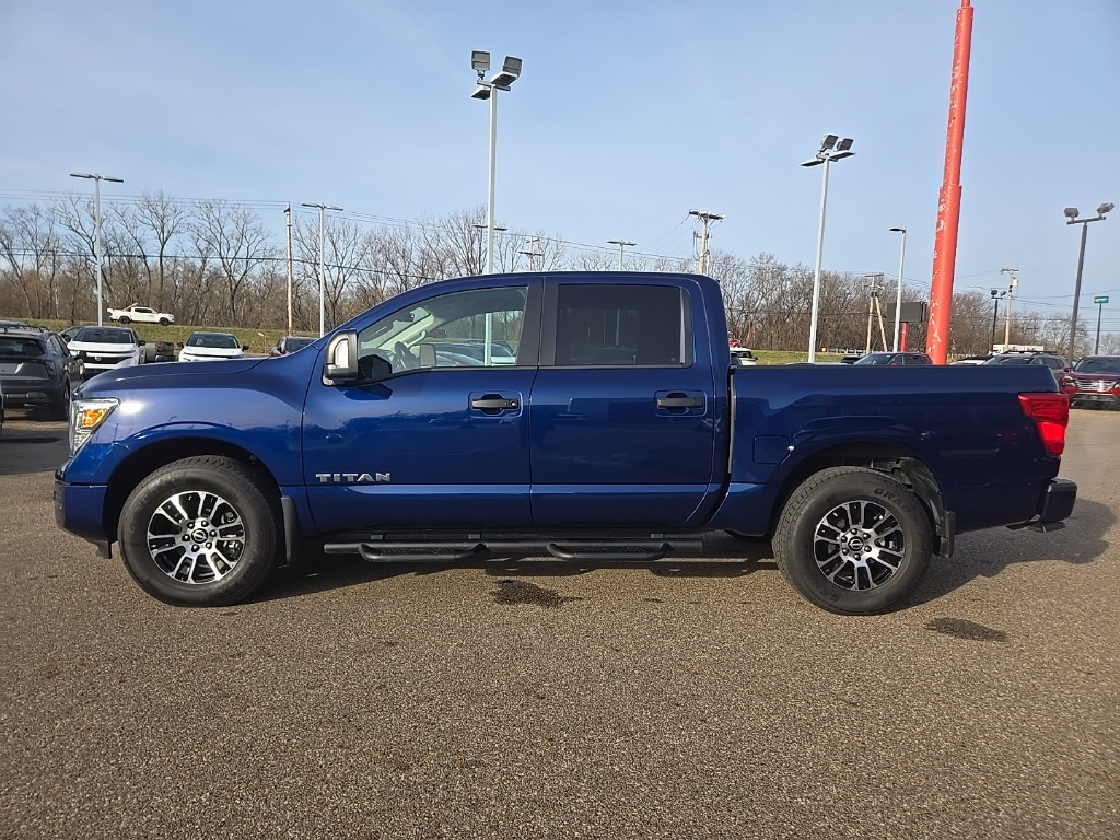 2024 Nissan Titan SV photo 4