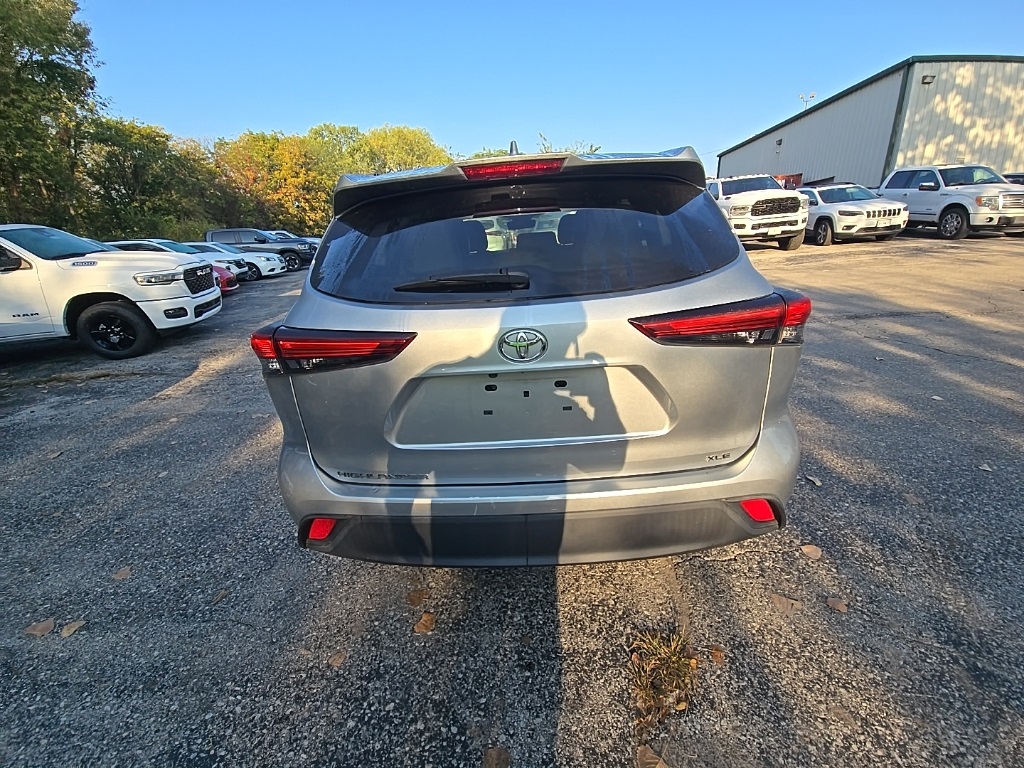 2021 Toyota Highlander XLE photo 5