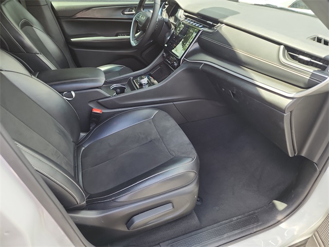 2023 Jeep Grand Cherokee Laredo Altitude photo 10