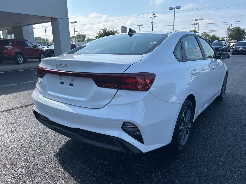 2023 Kia Forte LXS photo 4