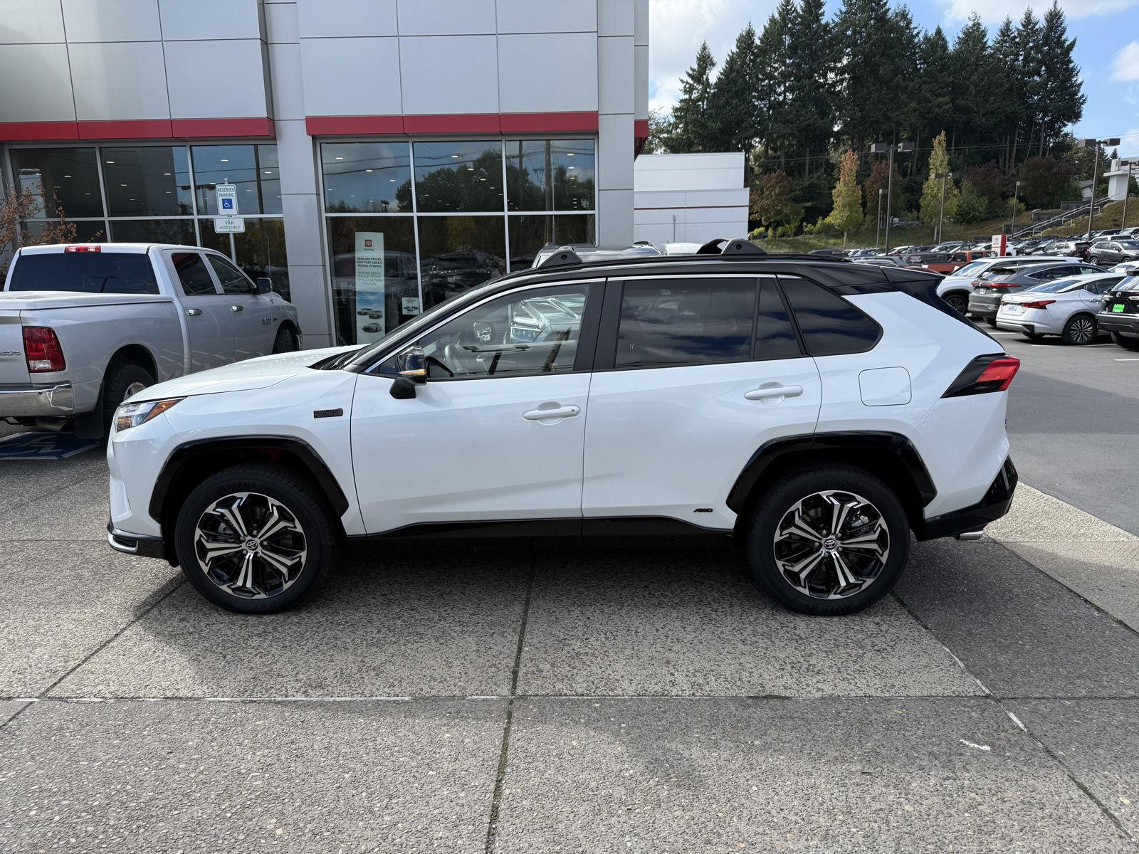 2024 Toyota RAV4 Prime XSE photo 2