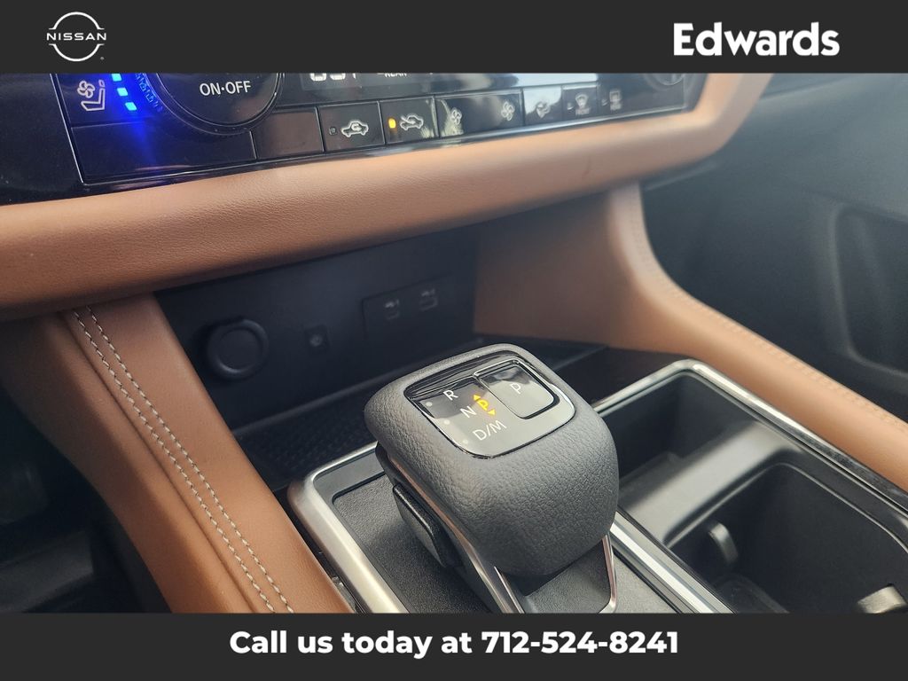 2023 Nissan Pathfinder Platinum photo 27