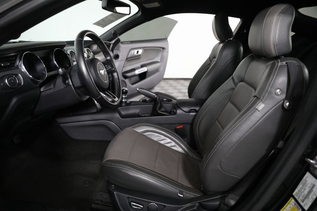 2017 Ford Mustang EcoBoost photo 12