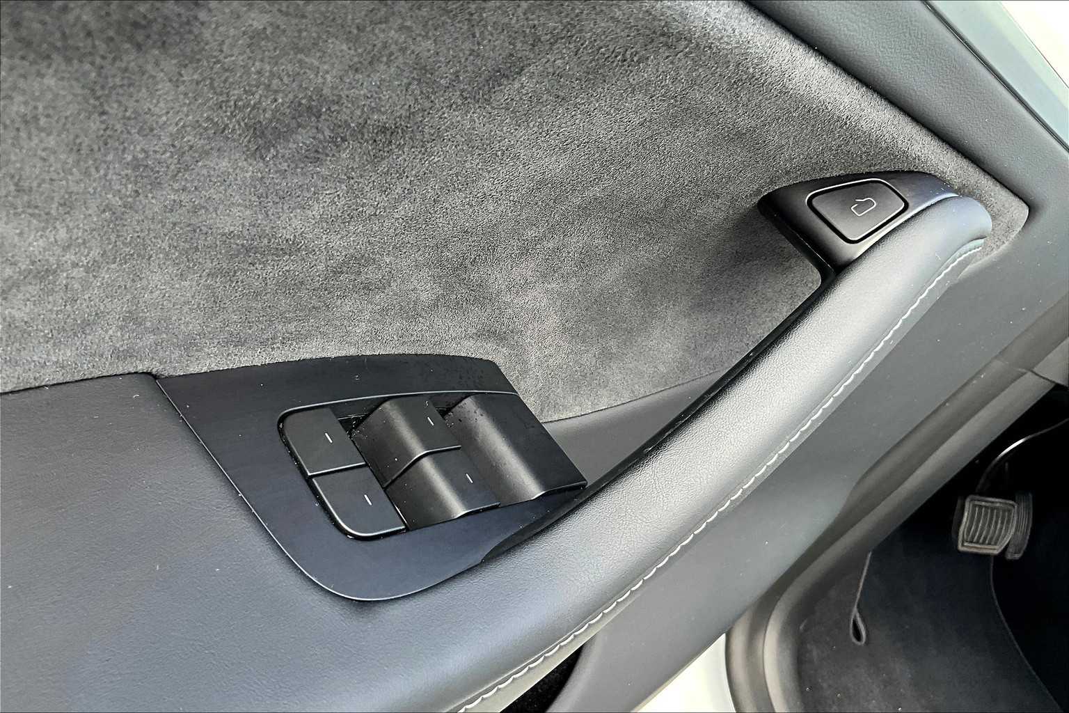 2024 Tesla Model Y Long Range photo 28