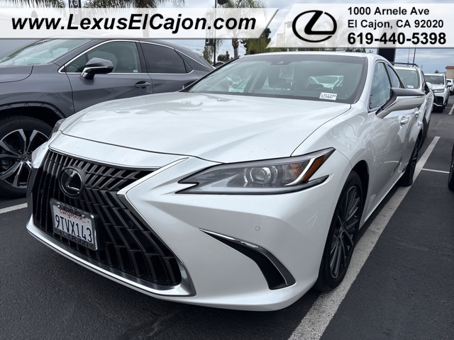 2025 Lexus ES Hybrid 300h's photo