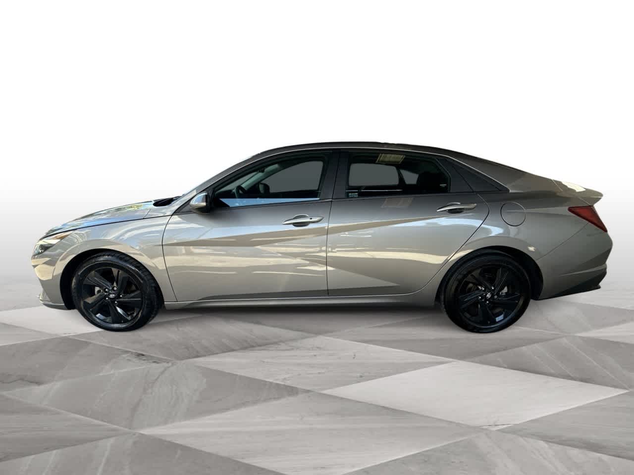 2023 Hyundai Elantra SEL photo 5