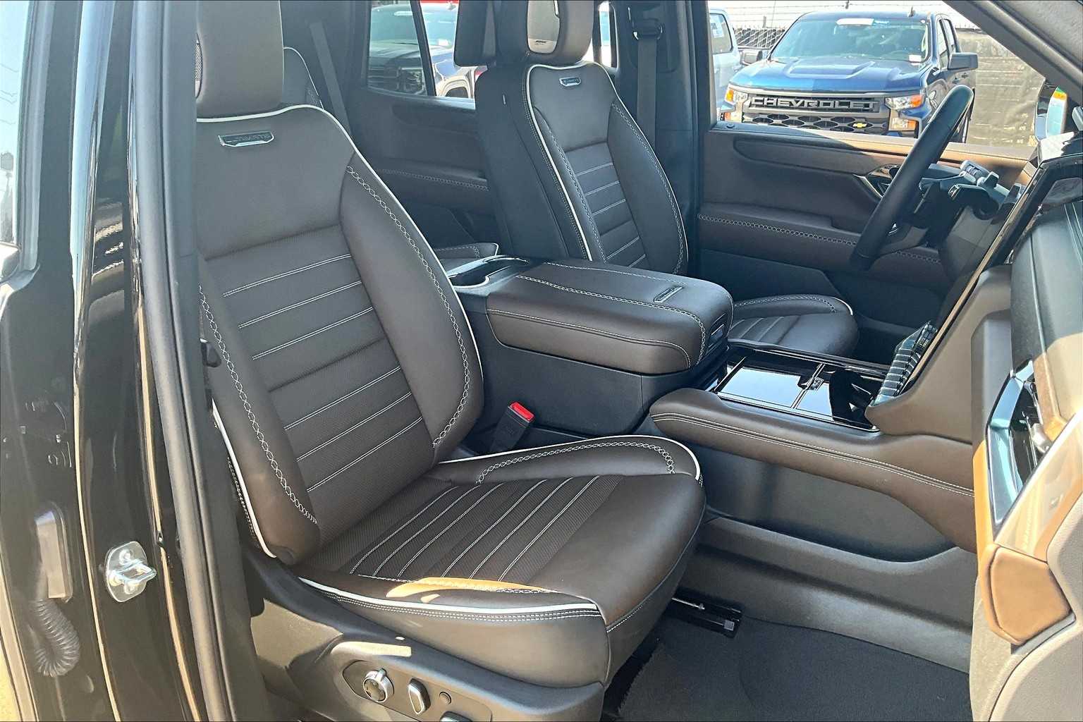 2025 Gmc Yukon Denali Ultimate photo 9