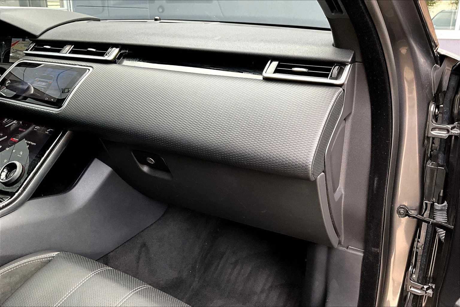 2018 Land Rover Range Rover Velar R-Dynamic SE photo 18