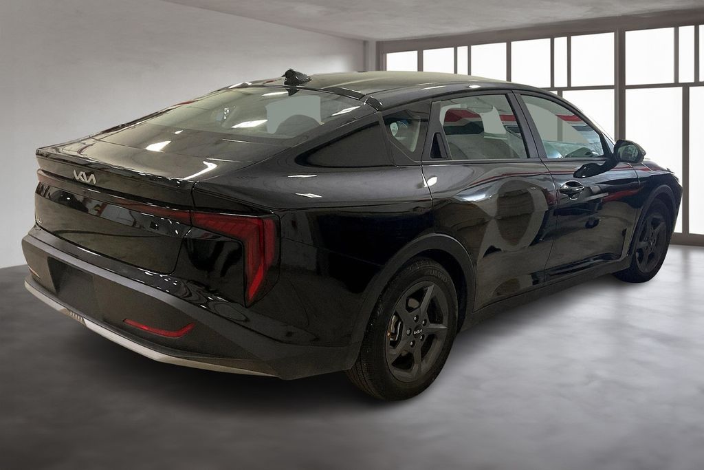 2025 Kia K4 LXS photo 2