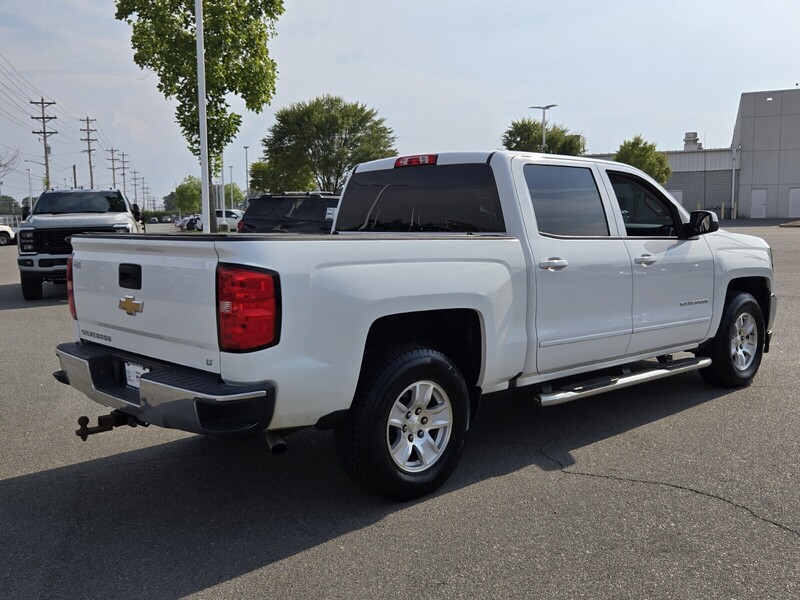 2018 Chevrolet Silverado 1500 LT photo 3