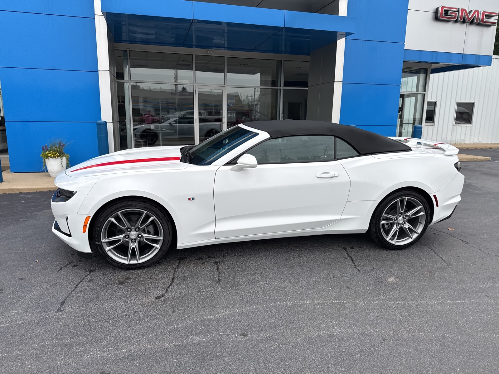 2024 Chevrolet Camaro 1LT photo 4